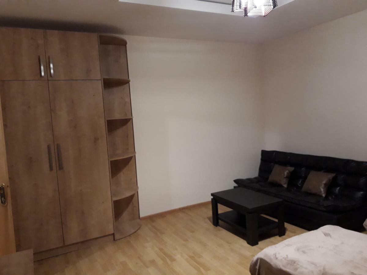 2 Bedroom Apartment In Chugureti Tbilisi Exterior photo